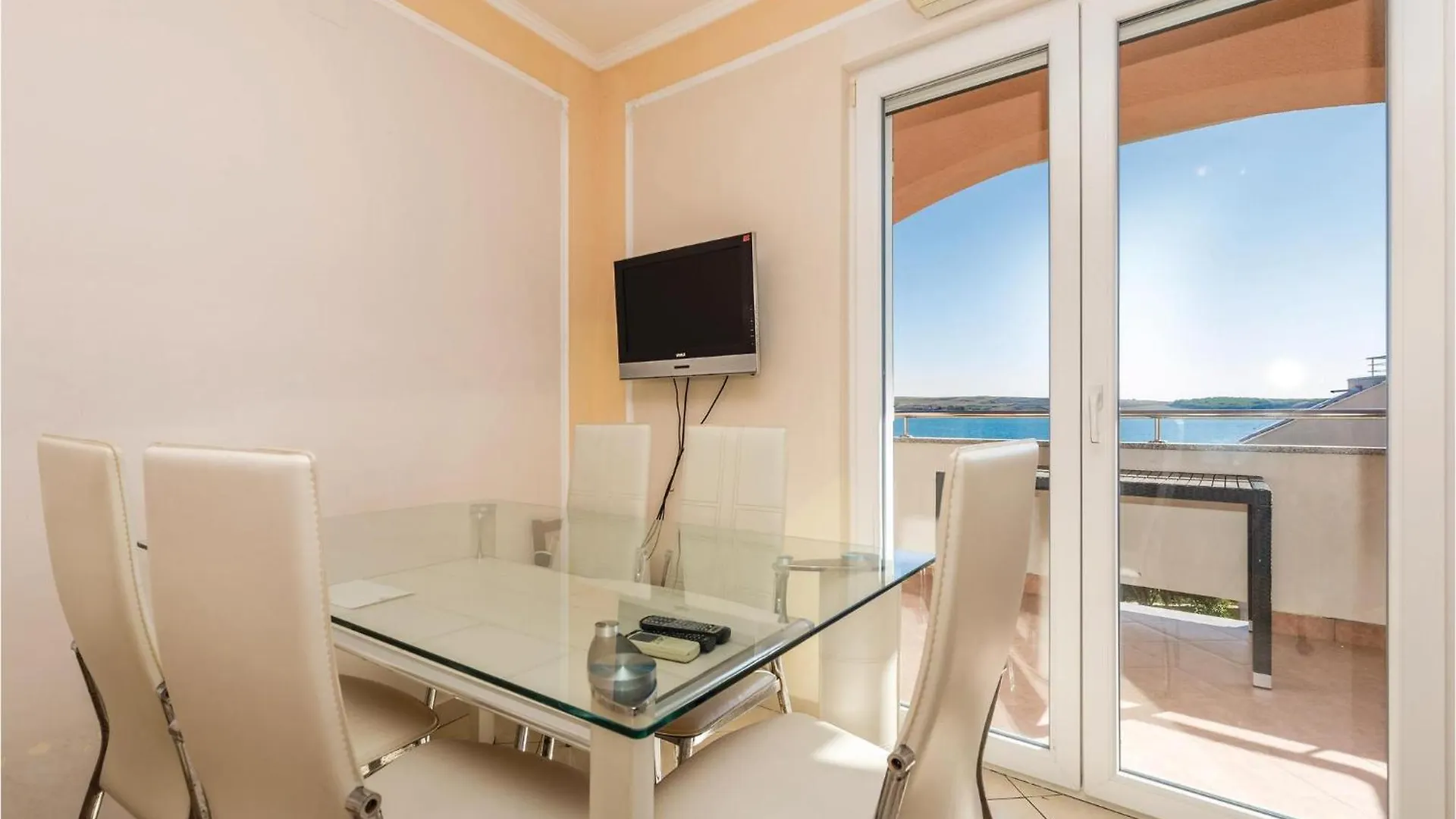2 Bedroom Stunning Apartment In Povljana