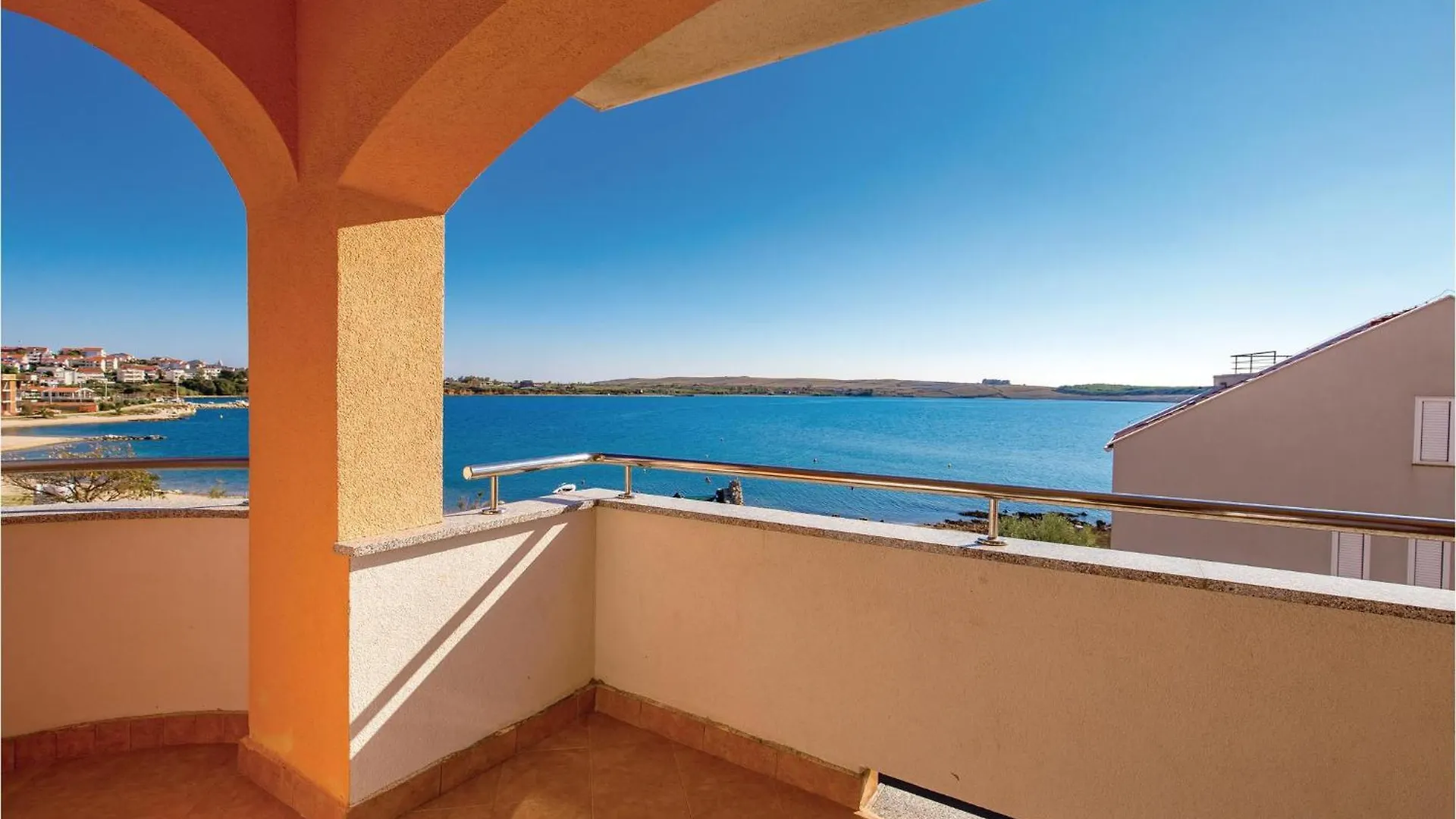 2 Bedroom Stunning Apartment In Povljana